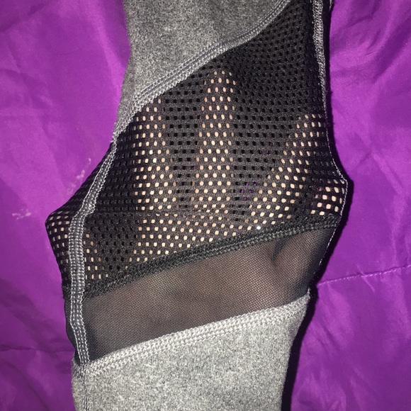 Gray legging with black mesh - Picture 2 of 3